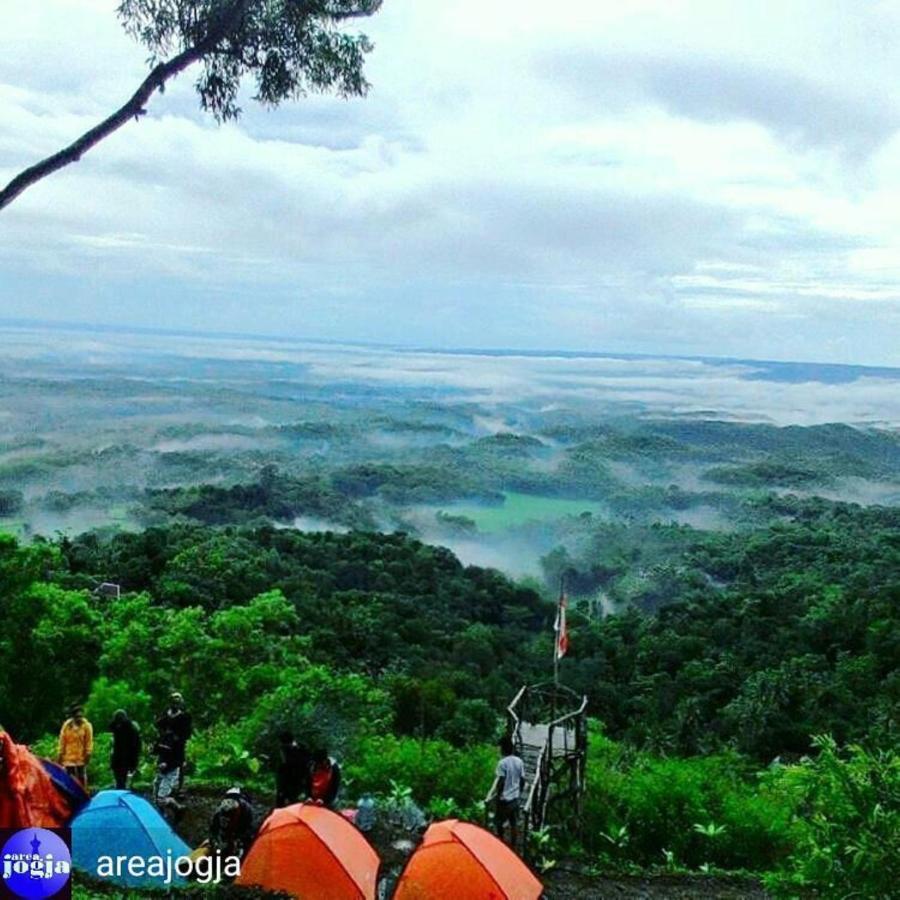 Seribu Batu Songgo Langit Resort & Camp Bantul Eksteriør bilde