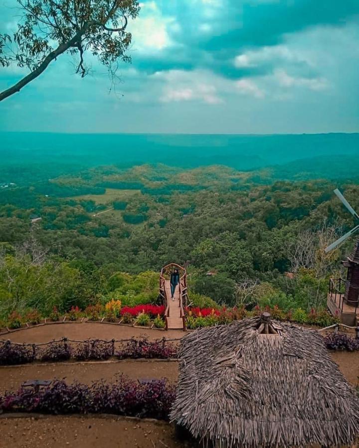 Seribu Batu Songgo Langit Resort & Camp Bantul Eksteriør bilde
