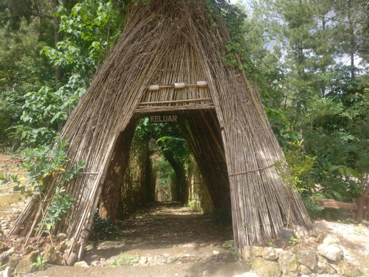 Seribu Batu Songgo Langit Resort & Camp Bantul Eksteriør bilde