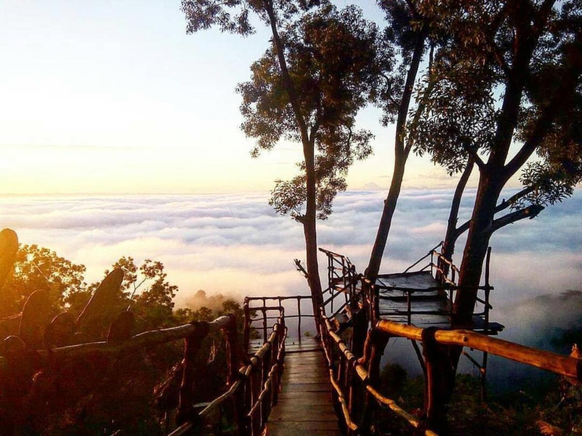 Seribu Batu Songgo Langit Resort & Camp Bantul Eksteriør bilde